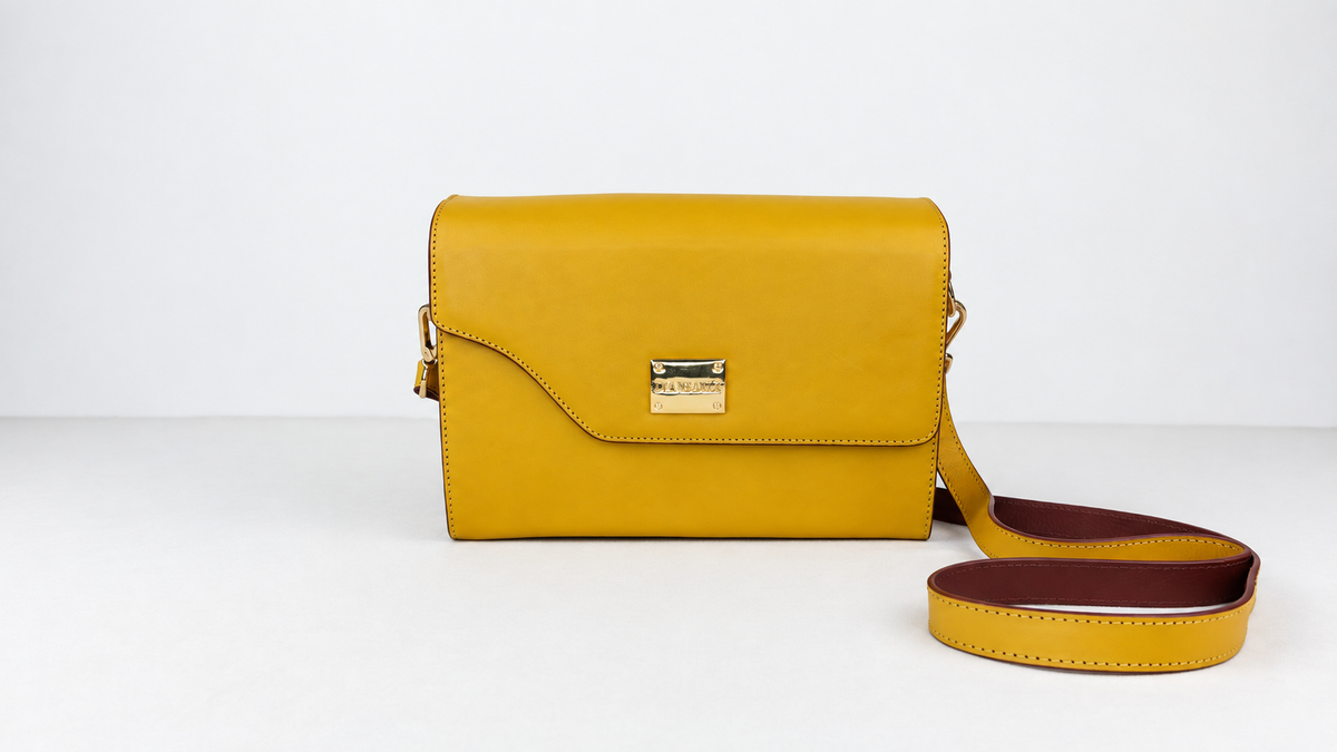 A Luxury Bag That Adapts to Every Side Of Your Life